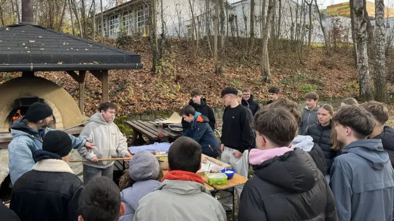Kooperation mit der Fidelisschule - Lehmbackofen