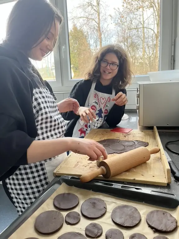 Kooperation mit der Fidelisschule - Backen
