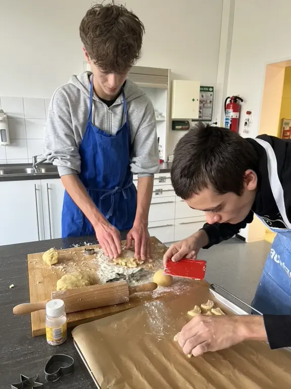 Kooperation mit der Fidelisschule - Backen