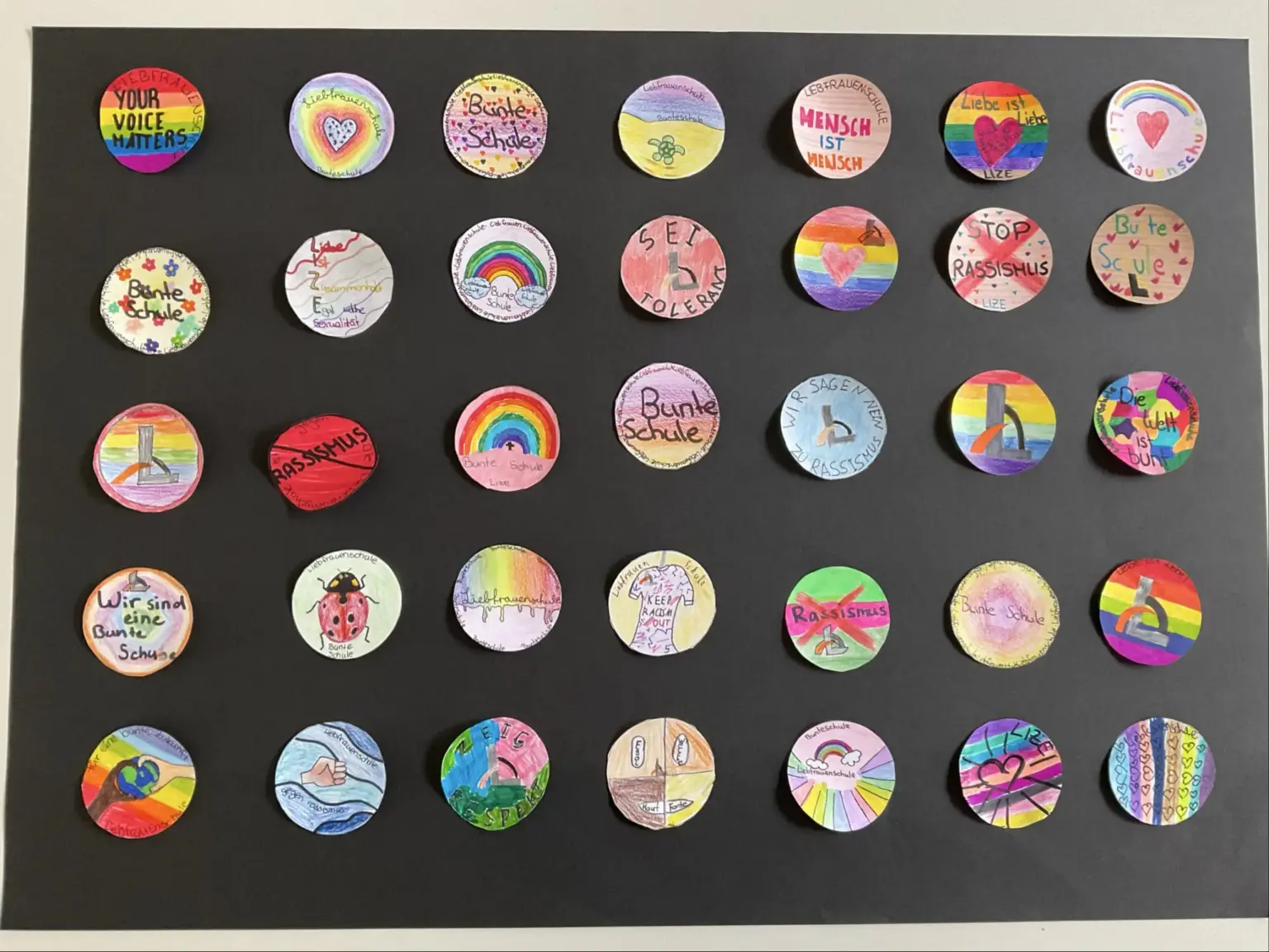 Demokratie-Buttons