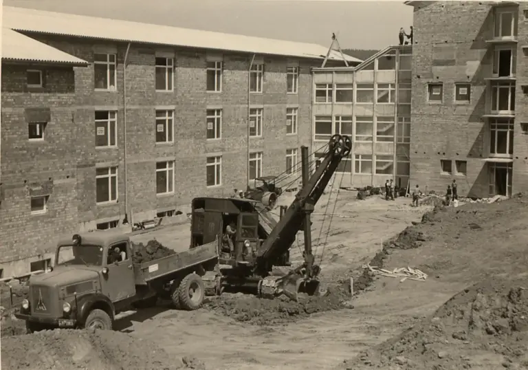 Baustelle 1956 Pausenhof