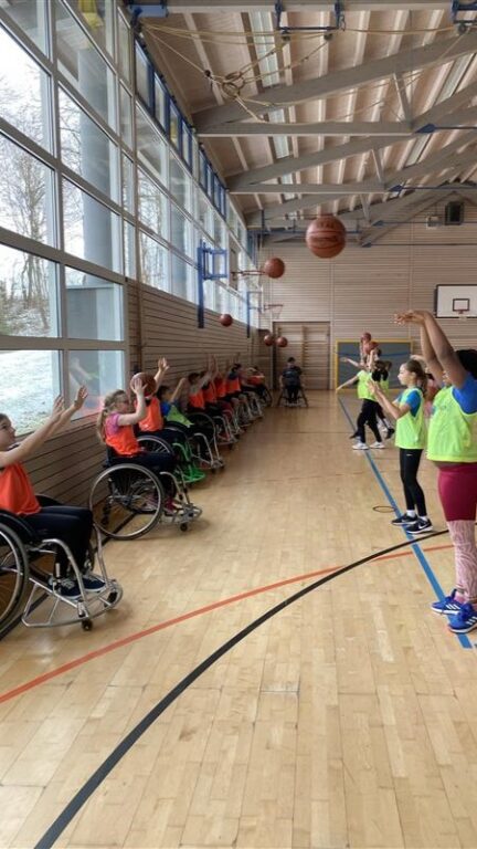 mit und ohne rollstuhl stationrssport doe 2024 01 30.dfc41d0e51b8bbfb
